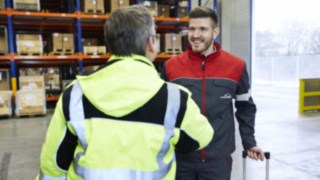 Service-Techniker von Linde Material Handling im Einsatz Service von Linde Material Handling