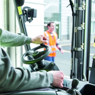 Der Linde Safety Guard hilft Unfälle zu erkennen, bevor sie entstehen. Der Linde Safety Guard hilft Unfälle zu erkennen, bevor sie entstehen.