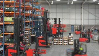 Schmalganggerät von Linde Material Handling im Einsatz Schmalganggerät von Linde Material Handling im Einsatz