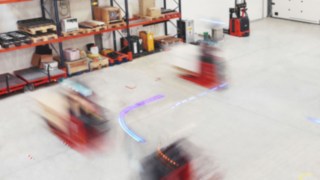 Automatisierung ist der wichtigste Baustein um den Materialfluss zu optimieren. Automatisierte Fahrzeuge im Warenlager