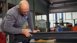 Aufbereitung eines Masts für Gebrauchtstapler Aufbereitung eines Masts für Gebrauchtstapler