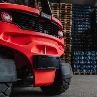 So funktioniert der Linde Reverse Assist Radar in der Praxis. Nahaufnahme des Reverse Assist Radars am Linde E-Stapler X30.