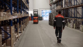 Fahrzeuge von Linde Material Handling im Einsatz bei der Reinheimer Grass GmbH Die Reinheimer Grass GmbH arbeitet im Lager mit Fahrzeugen von Linde Material Handling.