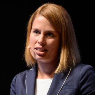 Frau Mertel beim MH Symposium 2017 Frau Mertel während eines Vortrags.