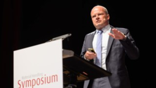 Produktmanager Frank Bergmann beim Vortrag Produktmanager Frank Bergmann beim Vortrag