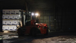 V-Stapler 1401 von Linde Material Handling bei Norrlands trä V-Stapler 1401 von Linde Material Handling im Einsatz bei Norrlands trä