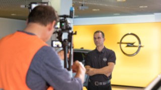 Dr. Clemens Farth von Opel Wien im Interview. Dr. Clemens Farth von Opel Wien