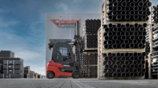 Der Kunststoffspezialist Ostendorf vertraut zu 100 % auf Flurförderzeug- und Automatisierungstechnologie von Linde. Der Linde Xi20 PH bei Ostendorf im Einsatz auf dem FIrmengelände.