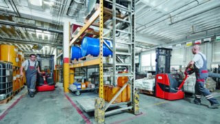 Hochhubwagen im Einsatz bei Sika Deutschland GmbH Hochhubwagen im Einsatz bei Sika Deutschland GmbH