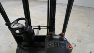 Die Xi-Modelle von Linde Material Handling bieten hervorragende Sichtverhältnisse. Der Blick aus der Kabine eines Xi-Modells von Linde Material Handling.