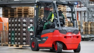 E-Stapler E30 von Linde Material Handling bei Brauerei Veltins E-Stapler E30 von Linde Material Handling im Einsatz bei der Brauerei Veltins