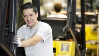 Christian Blaha, Fertigungsmechaniker in der Fahrzeugmontage Christian Blaha, Fertigungsmechaniker in der Fahrzeugmontage