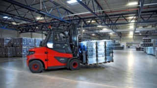 E-Truck auf dem Gelände von Mineralquellen Wüllner in Bielefeld. E-Truck auf dem Gelände von Mineralquellen Wüllner in Bielefeld.