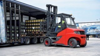 E-Truck auf dem Gelände von Mineralquellen Wüllner in Bielefeld. E-Truck auf dem Gelände von Mineralquellen Wüllner in Bielefeld.