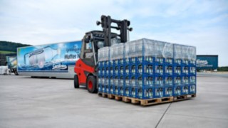E-Truck auf dem Gelände von Mineralquellen Wüllner in Bielefeld. E-Truck auf dem Gelände von Mineralquellen Wüllner in Bielefeld.