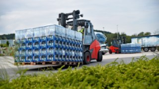 E-Truck auf dem Gelände von Mineralquellen Wüllner in Bielefeld. E-Truck auf dem Gelände von Mineralquellen Wüllner in Bielefeld.