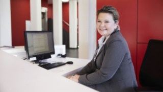Sachbearbeiter bei Richter Fördertechnik am PC Sachbearbeiter bei Richter Fördertechnik am PC
