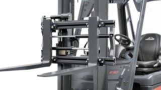 Deutlich bessere Sicht beim Ein- und Auslagern. Das neue Zinkenverstellgerät „View“ von Linde Material Handling