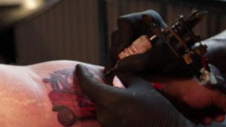 Marcell Lange hat seit kurzem ein Tattoo von seinem Linde-Stapler. Marcell Lange hat sich einen Linde Stapler tätowieren lassen.