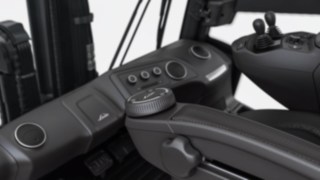 Linde bietet zwei Varianten der Linde Steer Control an: Mini-Wheel und Joystick. Linde Steer Control mit Mini-Wheel von Linde Material Handling.