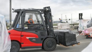 Der X45 steht der Produktivität seines Diesel- oder Gaspendants in nichts nach. Der Elektrostapler X45 im Einsatz.