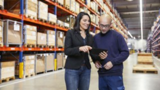 Linde-Mitarbeiter beim Kunden vor Ort Beratung durch Linde-Mitarbeiter vor Ort