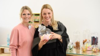 Franziska Klein, Specialist Communication Marketing & Communication Channels (links) und Anke Hensel (rechts) ist Senior Director Business Solutions bei Linde. Zwei Mitarbeiter von Linde bei der Linde Think Box