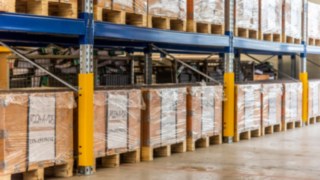 Regalschutz an den Stützsäulen Regalschutz an den Stützsäulen