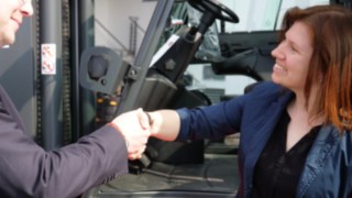 Übergabe von Mietstaplern Übergabe von Mietstaplern
