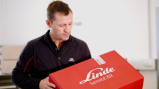 Linde Ersatzteile versandfertig Linde Ersatzteile werden eingepackt